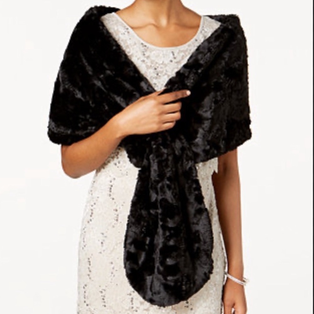 SLNY Faux Fur Pull Through Scarf Wrap